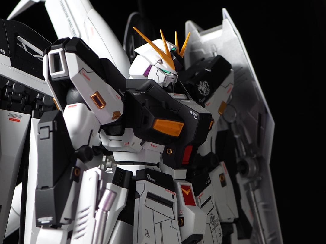 mg Hi-νガンダム　全塗装　完成品　筋彫り追加　νガンダムカラー mg Hi-νガンダム 全塗装 完成品 筋彫り追加 νガンダムカラー - メルカリ