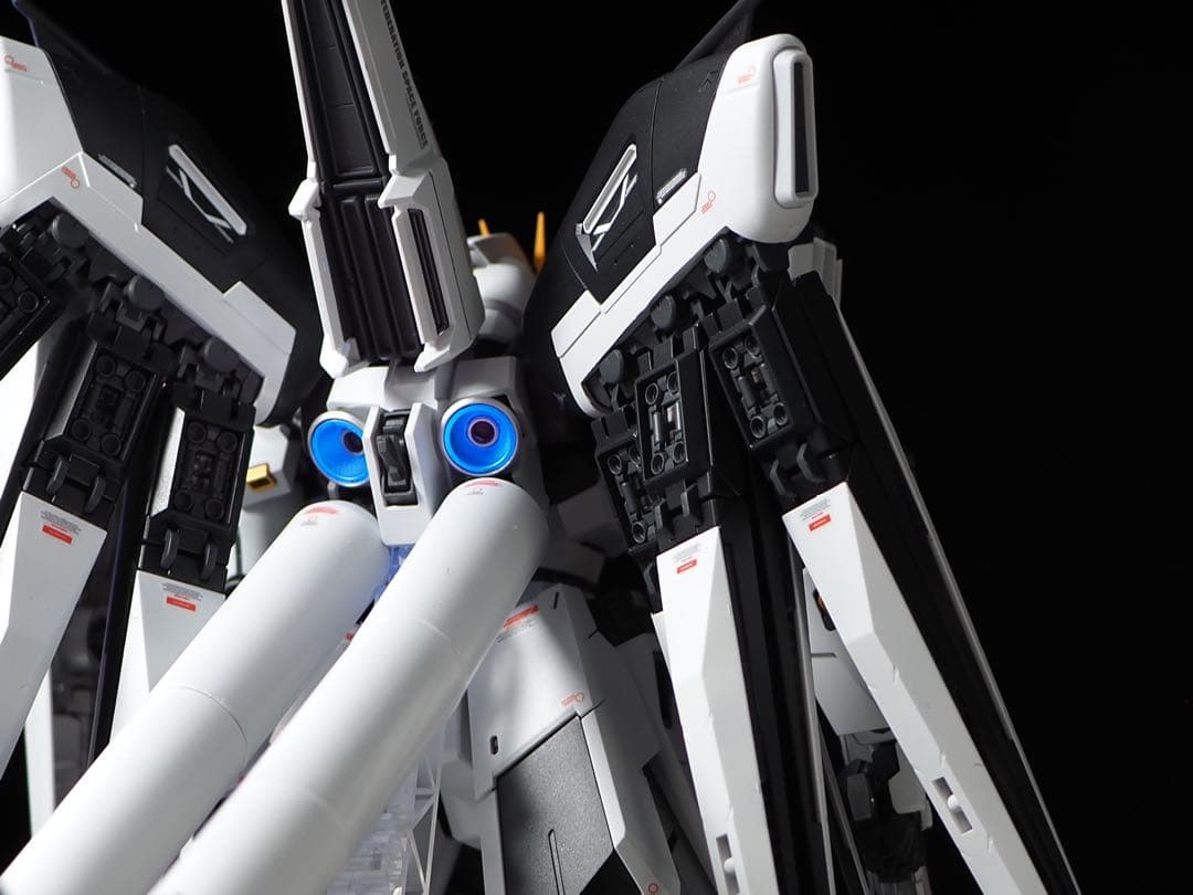 mg Hi-νガンダム 全塗装 完成品 筋彫り追加 νガンダムカラー - メルカリ