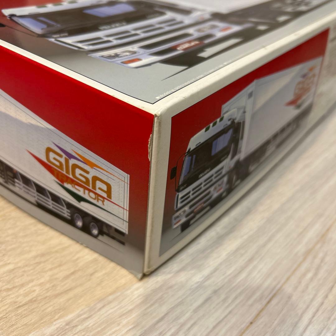 1/32ビッグカスタムトラック No.12 いすゞ ギガトレーラー未組立品