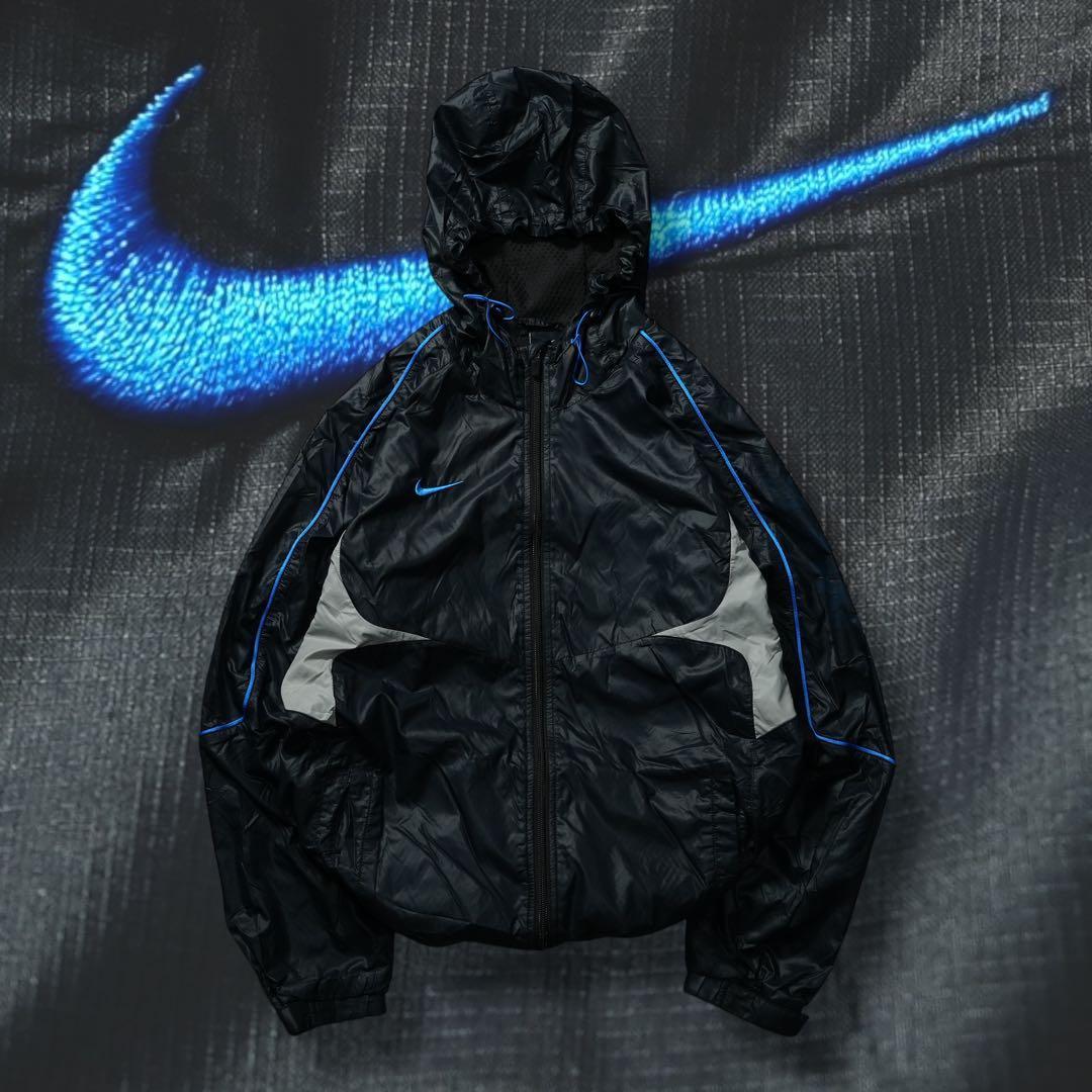 00s y2k NIKE フードナイロンジャケット 刺繍ロゴ 流線形 テック系 00s y2k NIKE フードナイロンジャケット 刺繍ロゴ 流線形 テック系