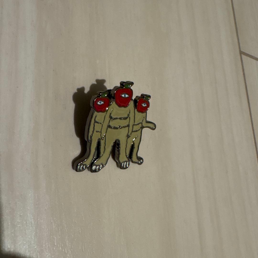 GU UNDERCOVER ピンズ ピンバッジ アンダーカバー - メルカリ