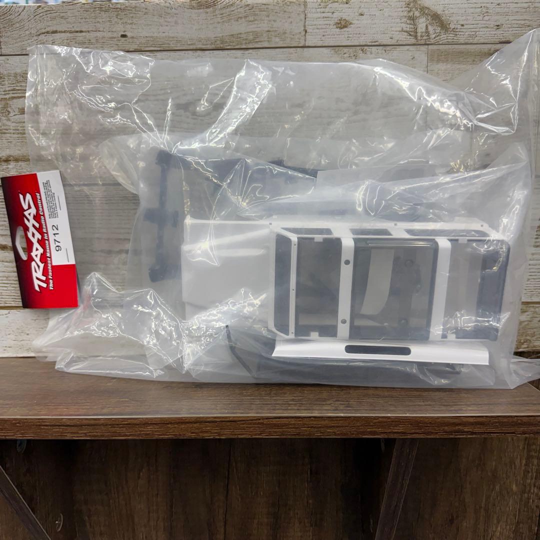 Traxxas 912 ホワイトボディ