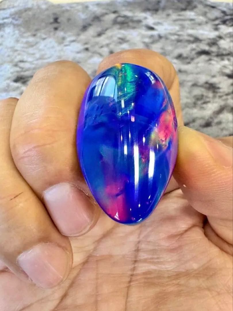 沖縄三線 人工オパールバチ 青紫の中に虹色が輝いてます