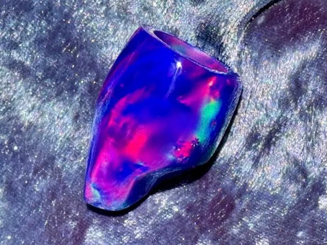 沖縄三線 人工オパールバチ 青紫の中に虹色が輝いてます