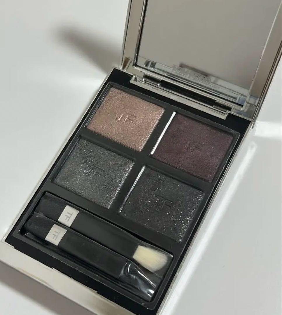 トムフォード　アイカラークォード　EXT01 バッドアス