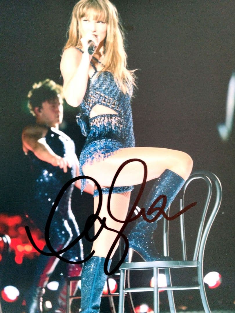 テイラー・スウィフト直筆サイン入り2Lサイズ写真…