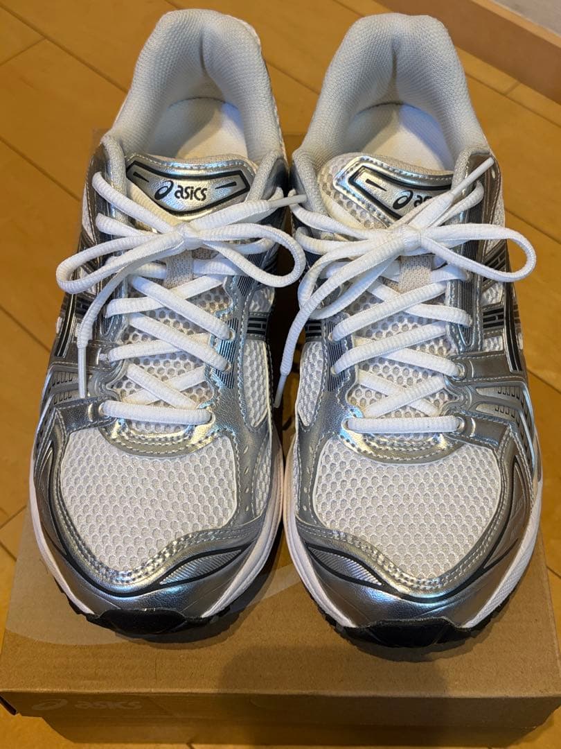 極美品アシックス　asics ゲルカヤノ14 26cm 白　シルバー