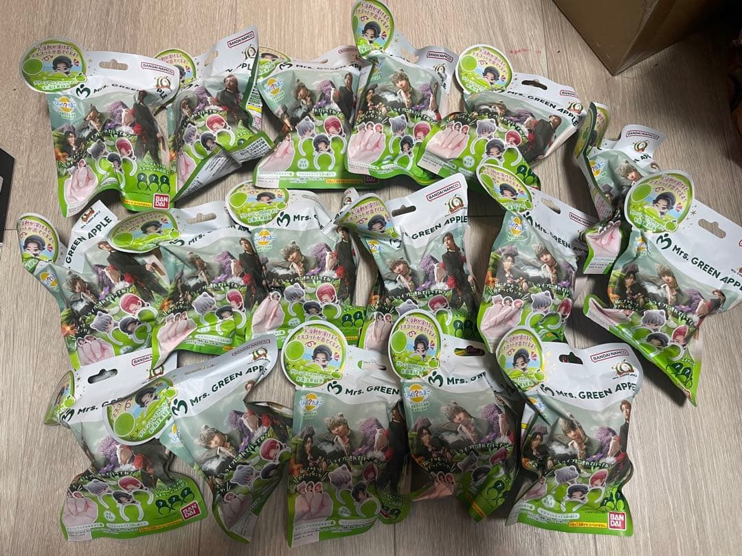 ミセスグリーンアップル バスボム バスボール17個 入浴剤 びっくらたまご びっくらたまご Mrs. GREEN APPLE│ライフスタイルバンダイ｜バンダイ