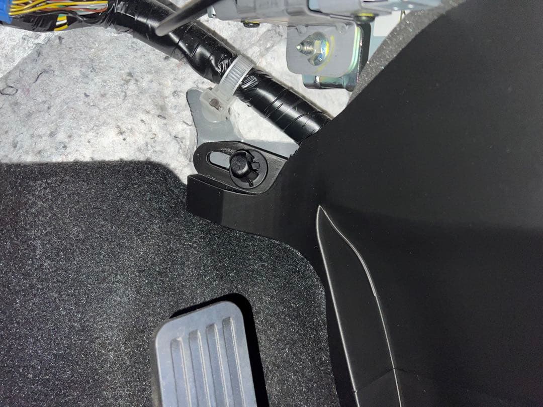 CX-8 KG CX-5 KF 右足フットレスト付トリムカバー - メルカリ