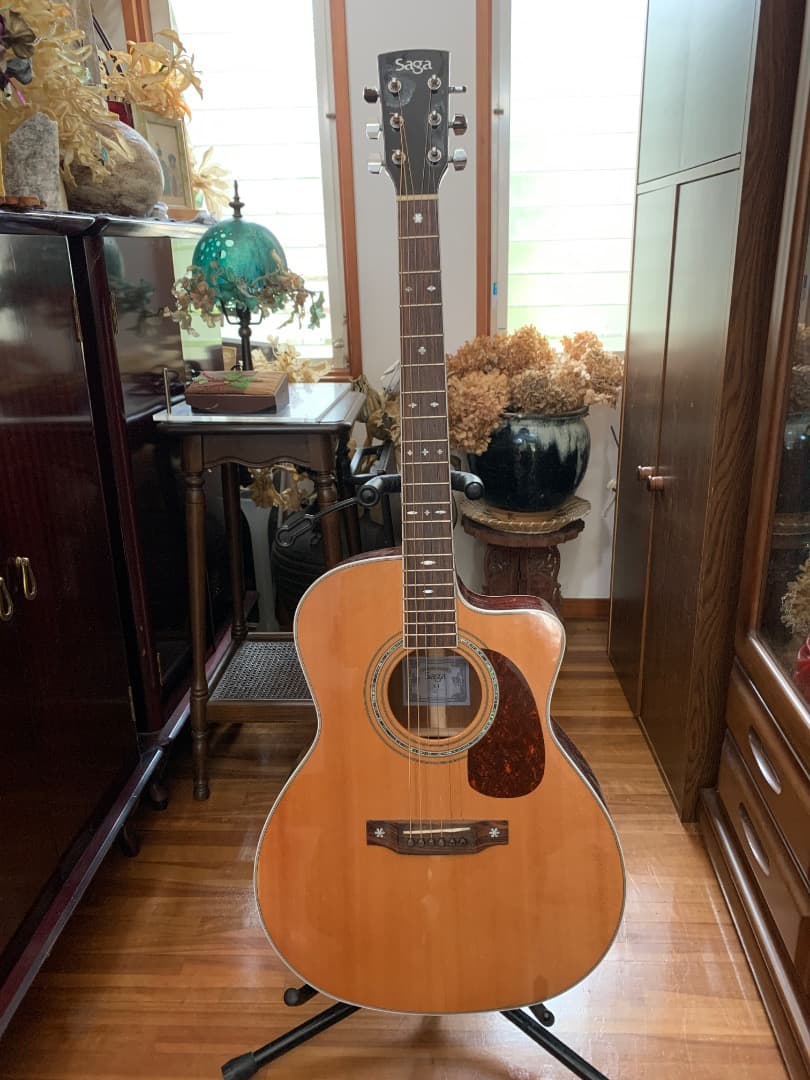 Saga アコースティックギター カッタウェイ　オール単板