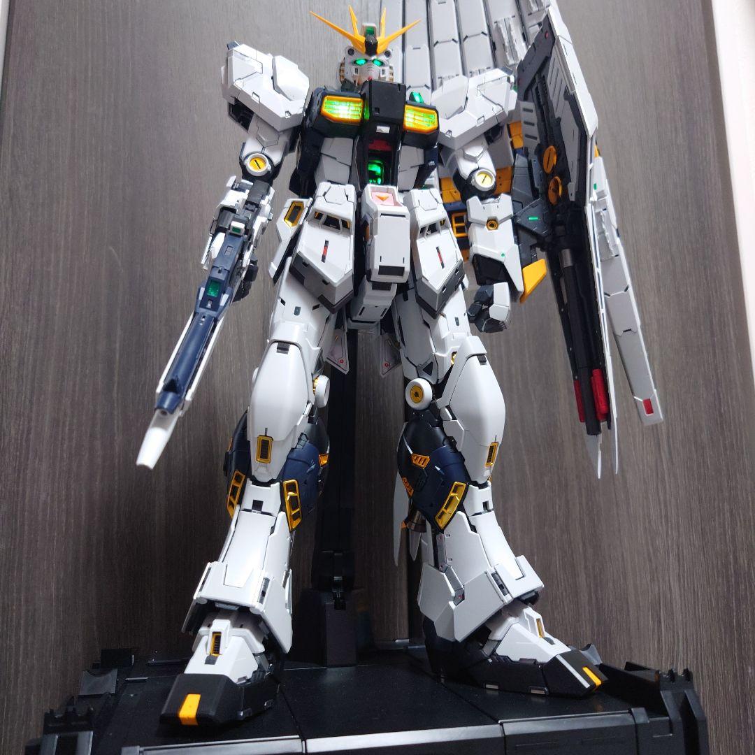 PG UNLEASHED 1/60 νガンダム　完成品　LED 組込み済