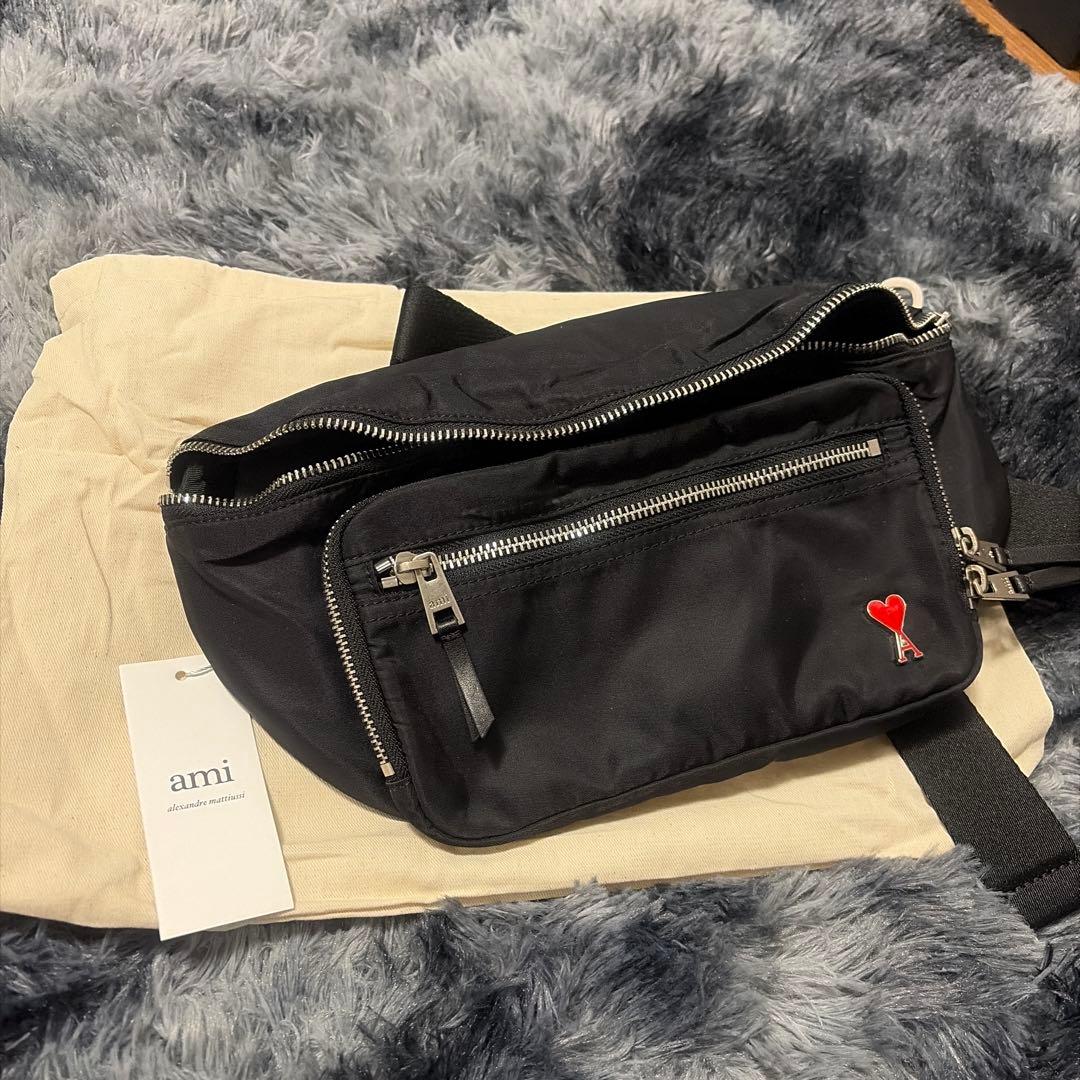 ami 黒 ボディバッグ