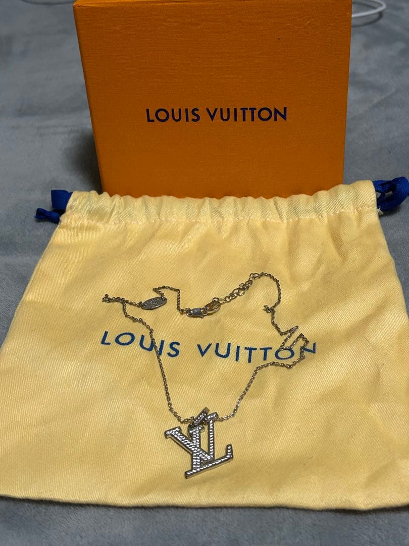 Louis Vuitton LVロゴ ネックレス