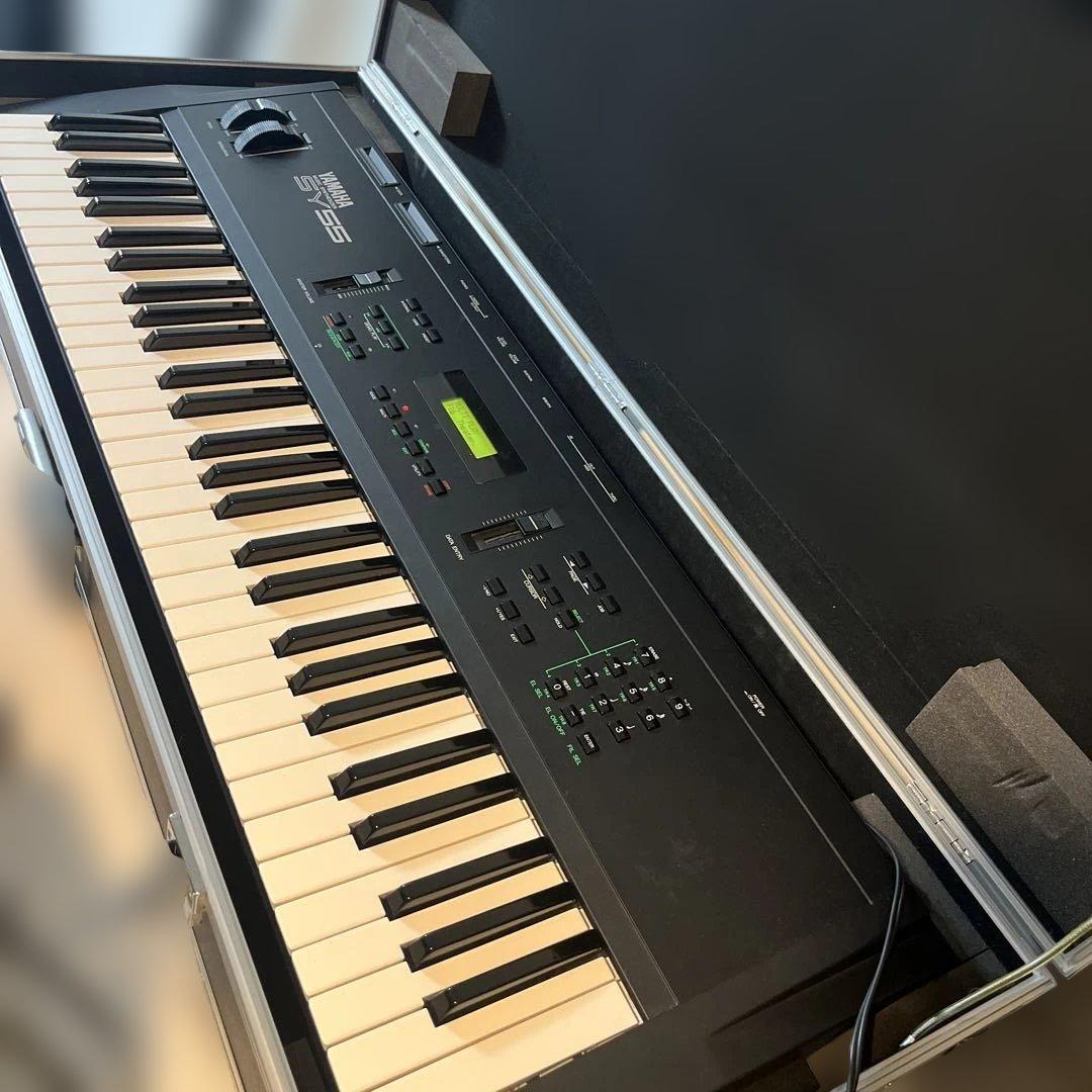 美品 YAMAHA ヤマハ シンセサイザー SY55 ケース データカード付