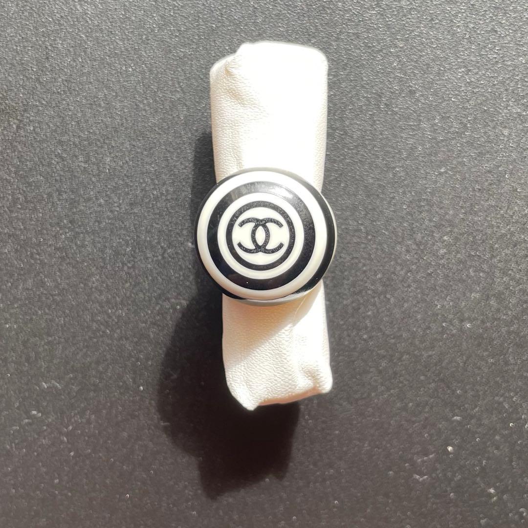 【ショウ】CHANEL ストライプリング ホワイト・ブラック