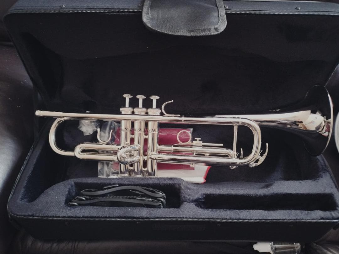 トランペット　銀　SLADE　未使用品（※ケースにロゴなし）