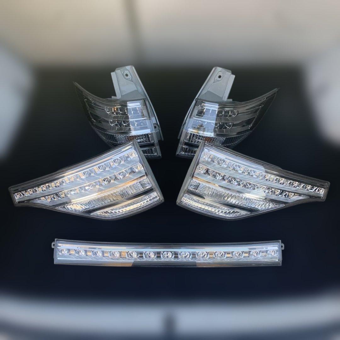 トヨタ　エスティマ　ハイブリッド　AHR20 純正リアテールランプ　中古品