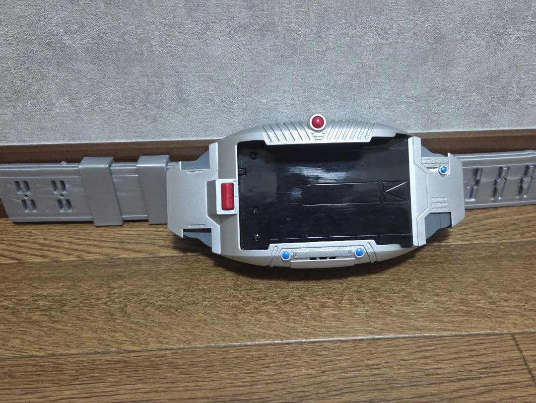 Vバックル(仮面ライダーナイト)