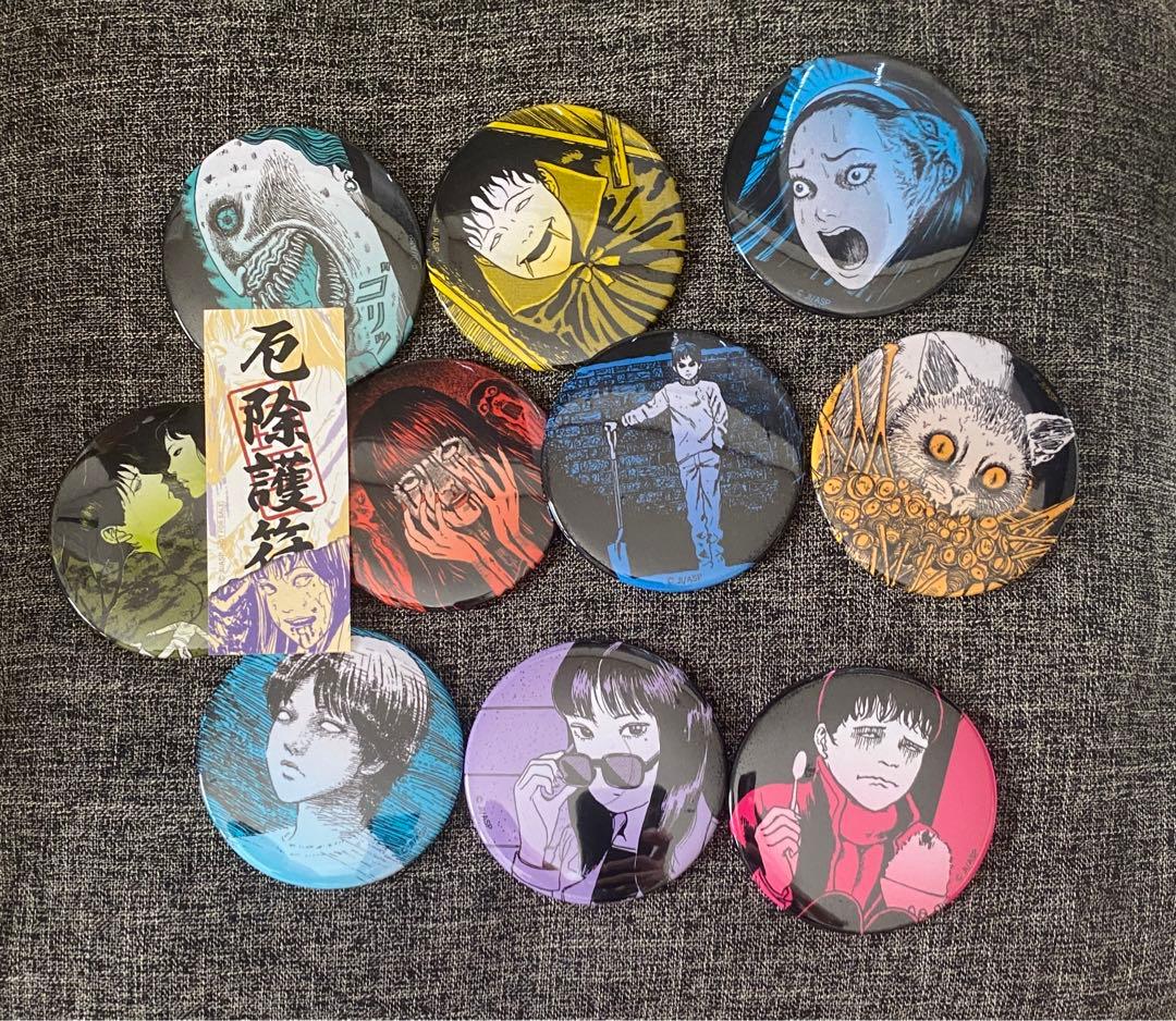 伊藤潤二 戦慄 ラメ缶バッジ 10種 特典付き 再販】伊藤潤二 ホログラム缶バッジ（全11種） - グレイ・パーカー