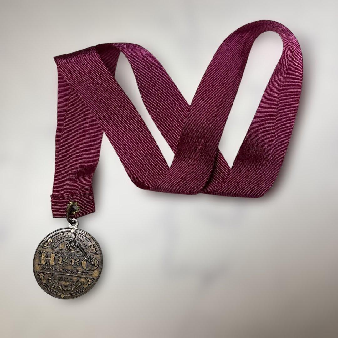 東京ディズニーランド シンデレラ城 ミステリーツアー HERO メダル