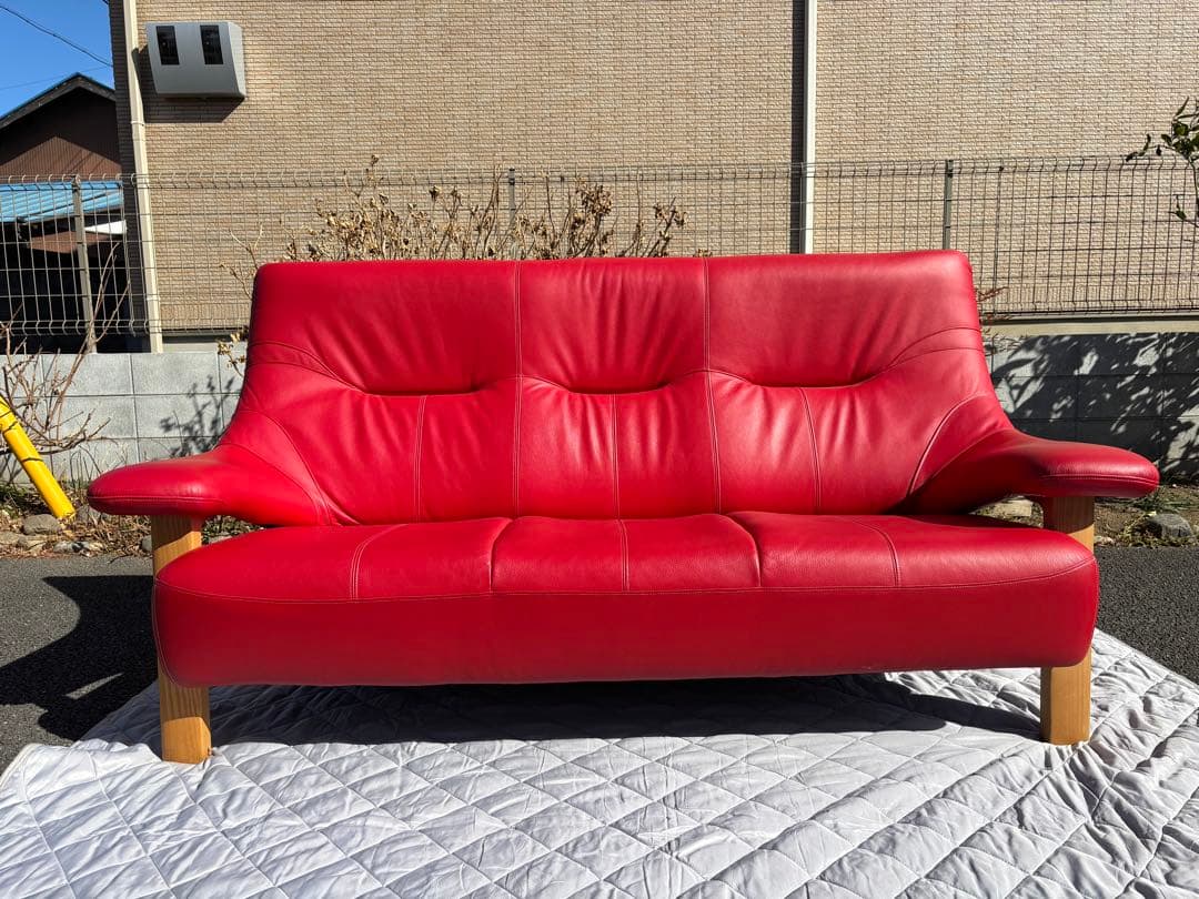 【送料込み】赤いレザーソファー　アサヒVarie（バリエ） 3人掛け