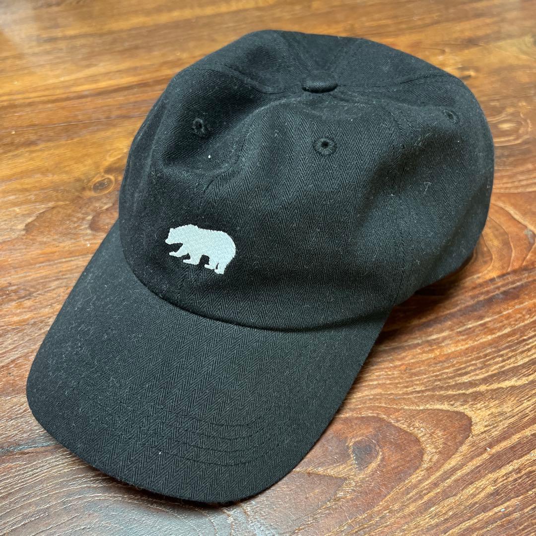 クマ ベアー 刺繍 黒 ベースボールキャップ - メルカリ