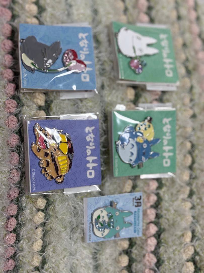 となりのトトロ ピンバッジ 5個まとめ売り - メルカリ