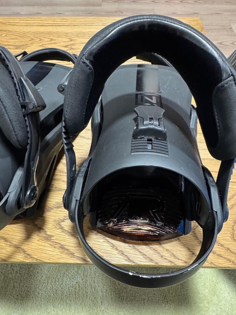 ONE ブラック スノーボードビンディング L