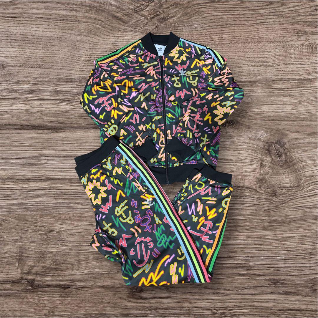 adidas LOVEUNITESTPカラフルジャージセットアップ