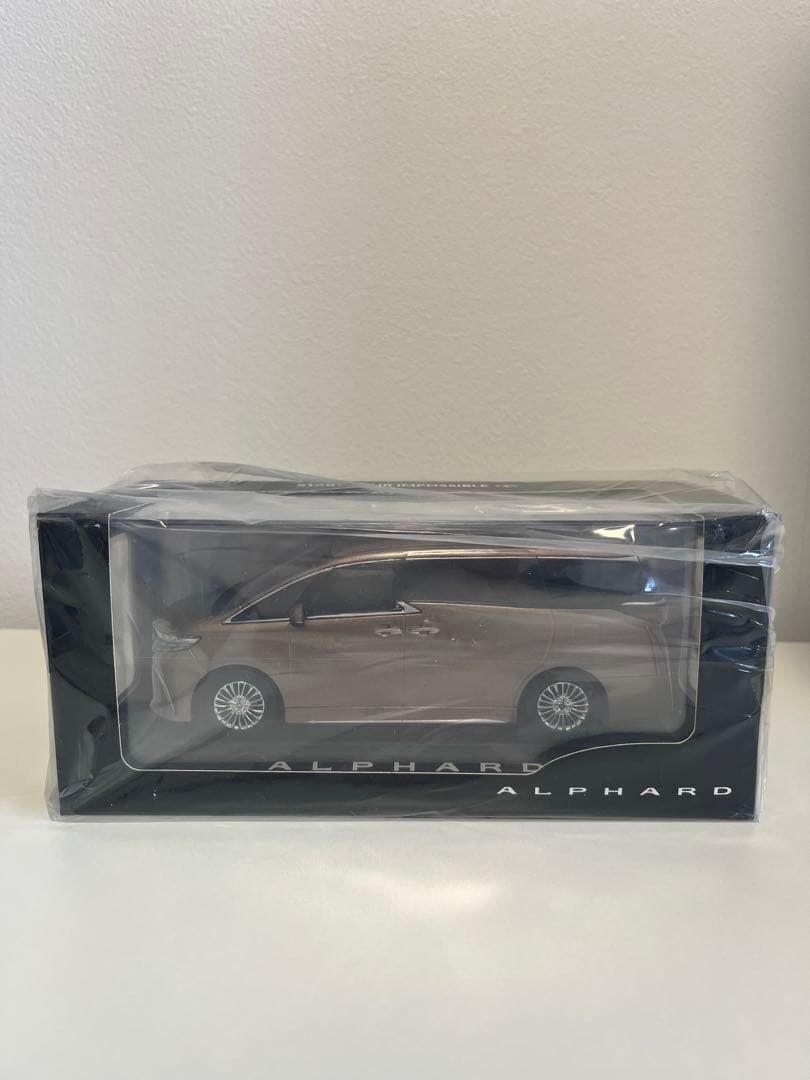 トヨタ アルファード ミニカー 1/30プレシャスレオブロンド