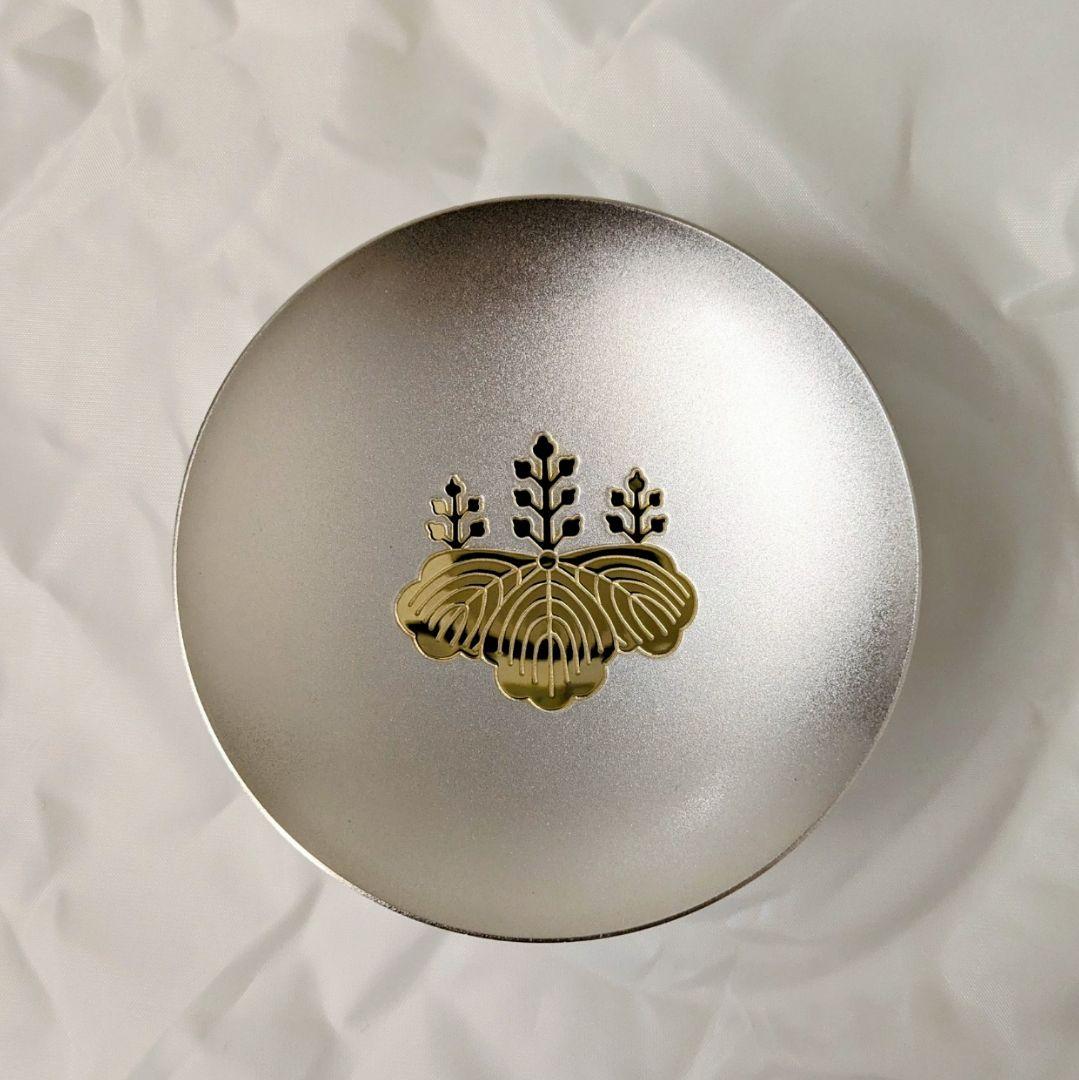 銀杯 純銀 永年勤続表彰 防衛大臣 五七の桐紋 木箱付き - メルカリ