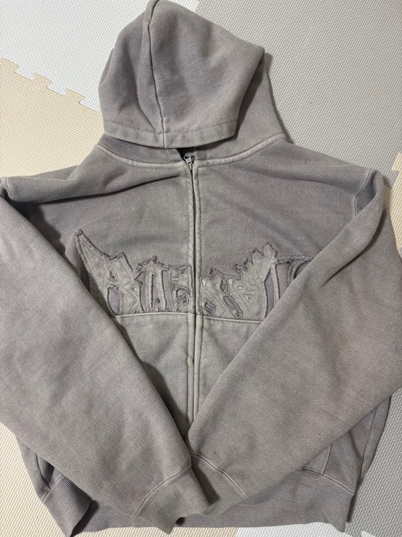 BlessU グレー ジップアップパーカー - メルカリ