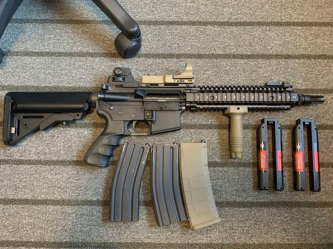 次世代電動ガンソップモッドm4カスタム　マガジン3本付き　バッテリー2本付き Amazon.co.jp: 東京マルイ 次世代電動ガン SOPMOD M4 ソップモッドM4