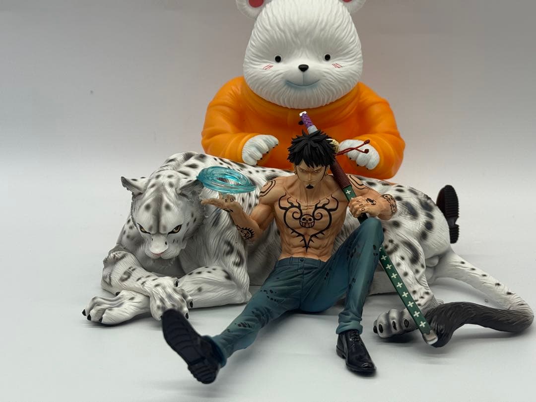 ワンピース トラファルガー・ロー ユキヒョウ ベポ　フィギュア　3体セット