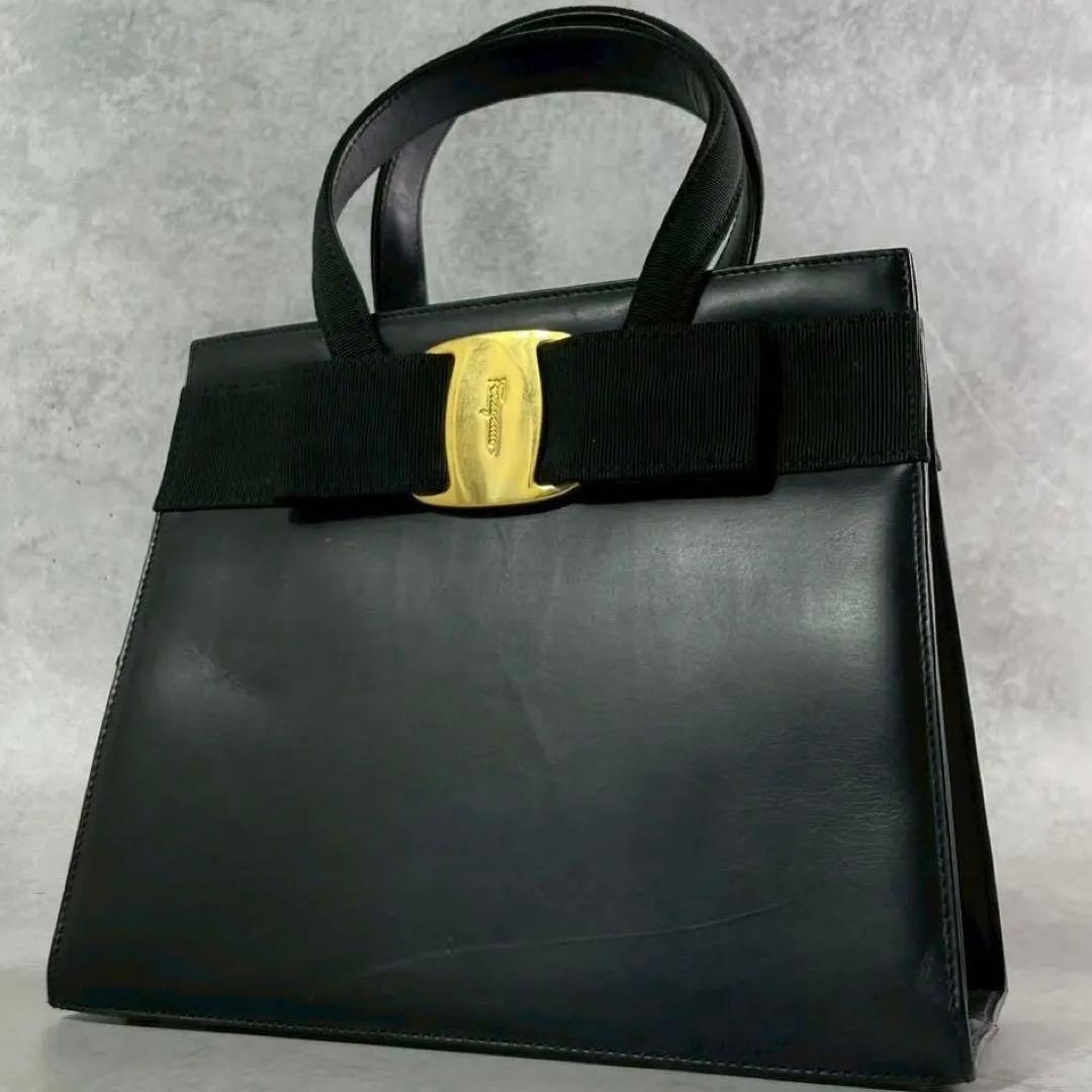 【美品✨】サルバトーレフェラガモ ヴァラリボン ハンドバッグ レザー 黒