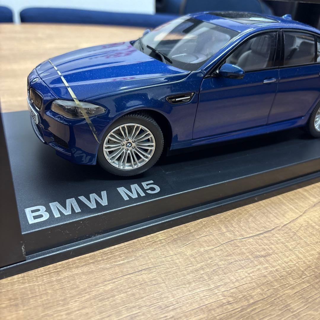 ミニカー  M5 1/18