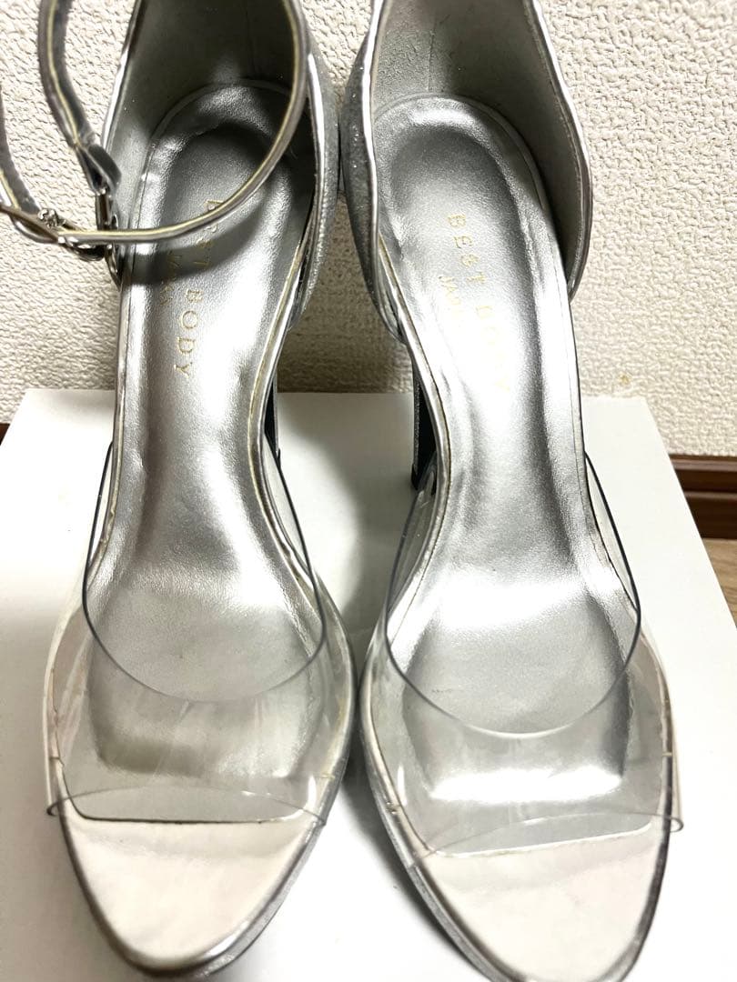 ベストボディジャパン公式ヒール シルバー22.5cm新品未使用 (試着のみ