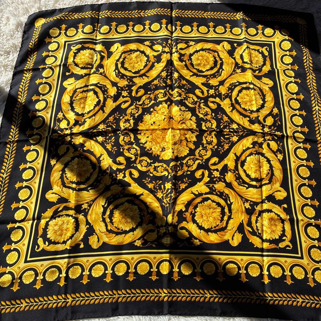 ベルサーチ セタシルク 　ATELIER　バロッコ　SILKスカーフ 楽天市場】VERSACE ヴェルサーチ スカーフ ユニセックス バロッコ