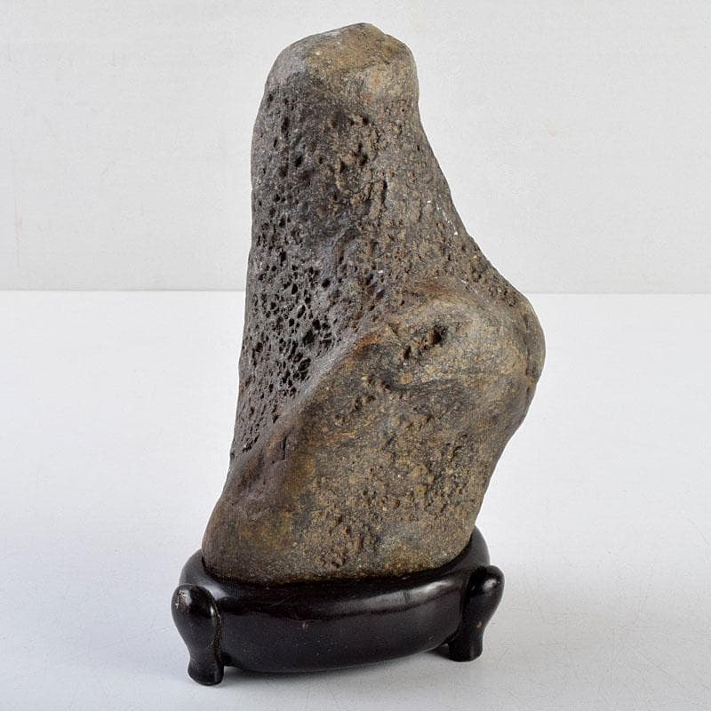 天然石　鑑賞石　太湖石　霊壁石　置物　重さ約1.8kg　唐木台付　N　9283