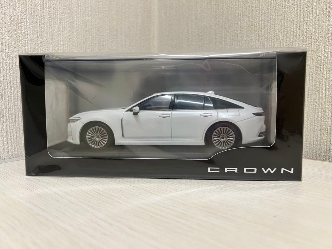 トヨタ　クラウン　HEV ミニカー　カラーサンプル プレシャスホワイトパール