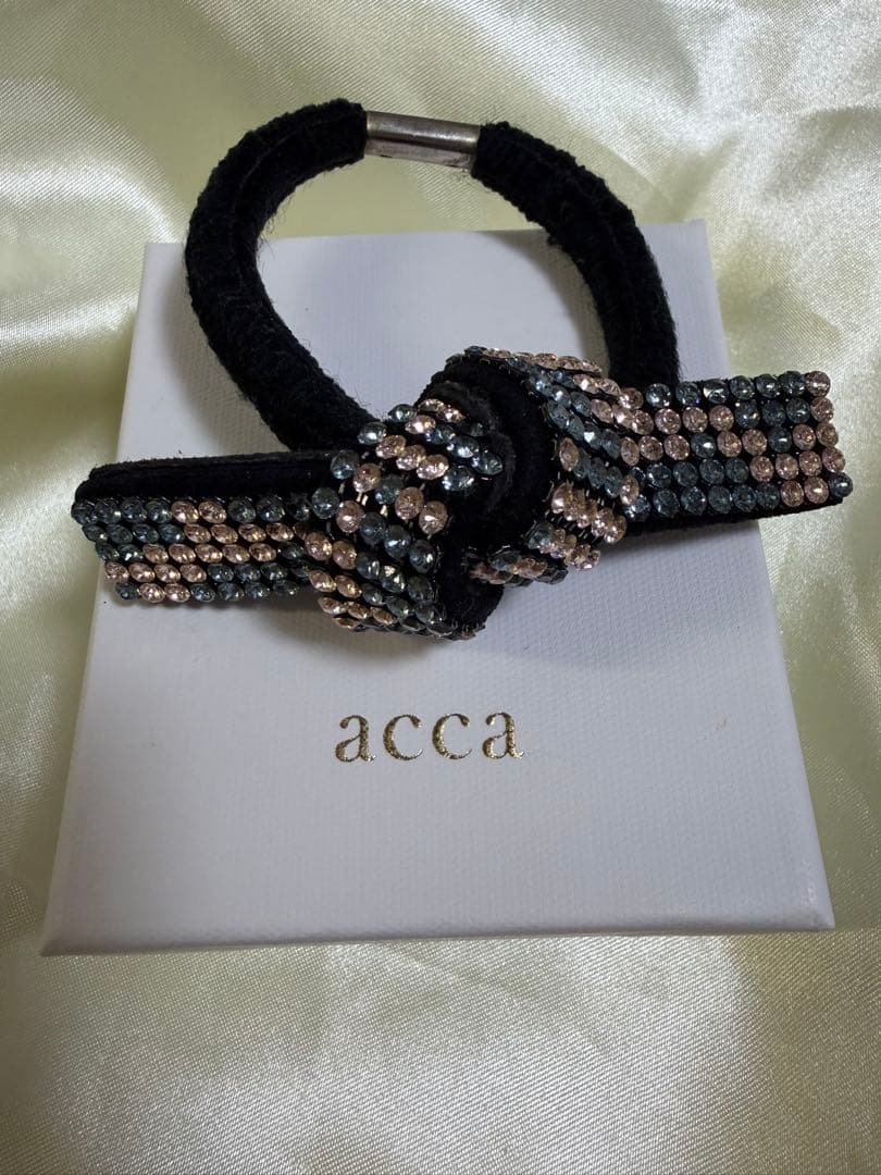 acca ビジュー付きヘアゴム
