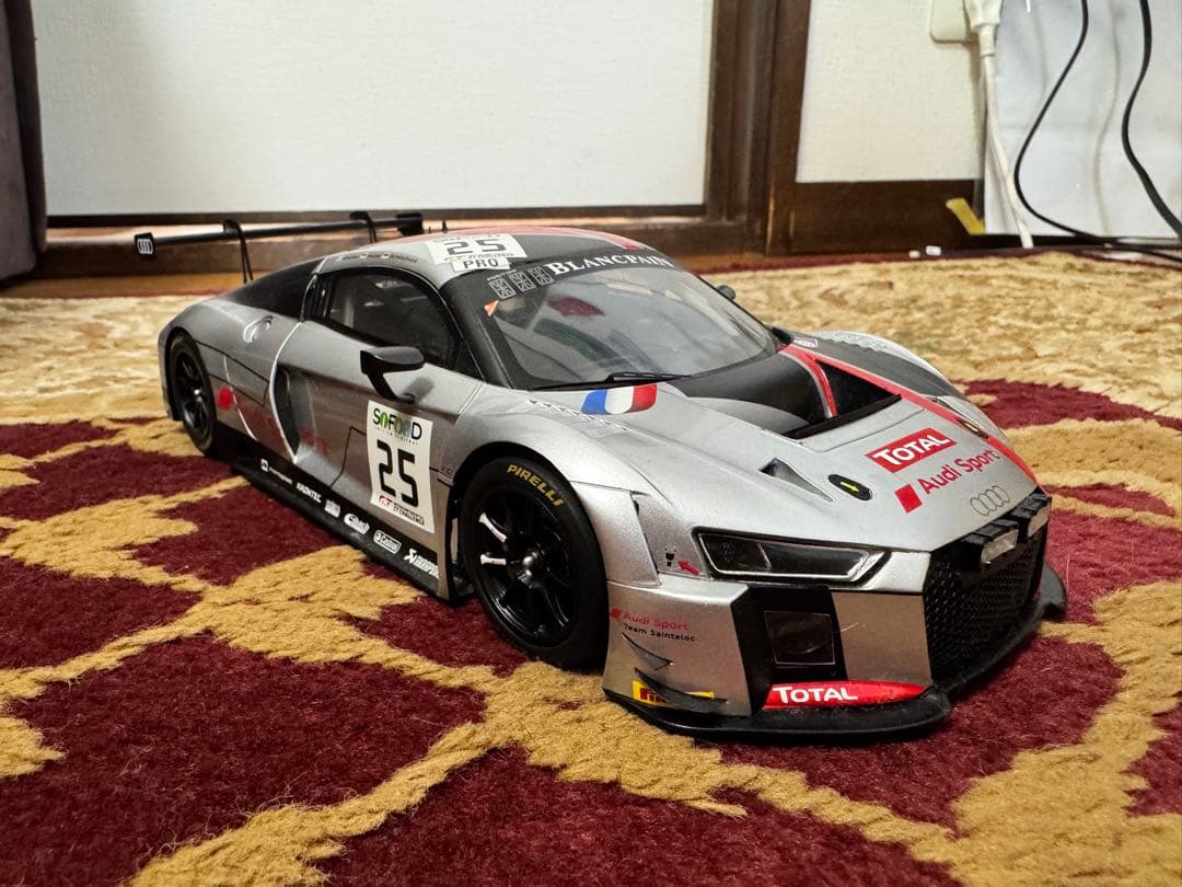 スパーク 1/18 Audi R8 LMS No.25
