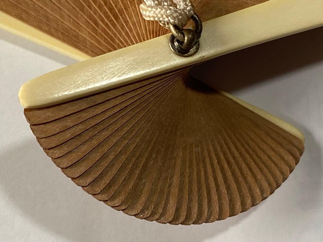 ♦️中国伝統工芸 透かし彫り 扇子 扇 骨？鯨歯？鹿角 置物 飾り 団扇 骨董