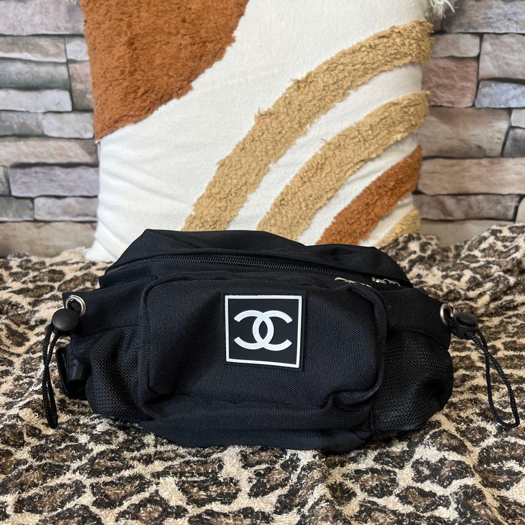 CHANELウエストポーチ　斜めがけノベルティ