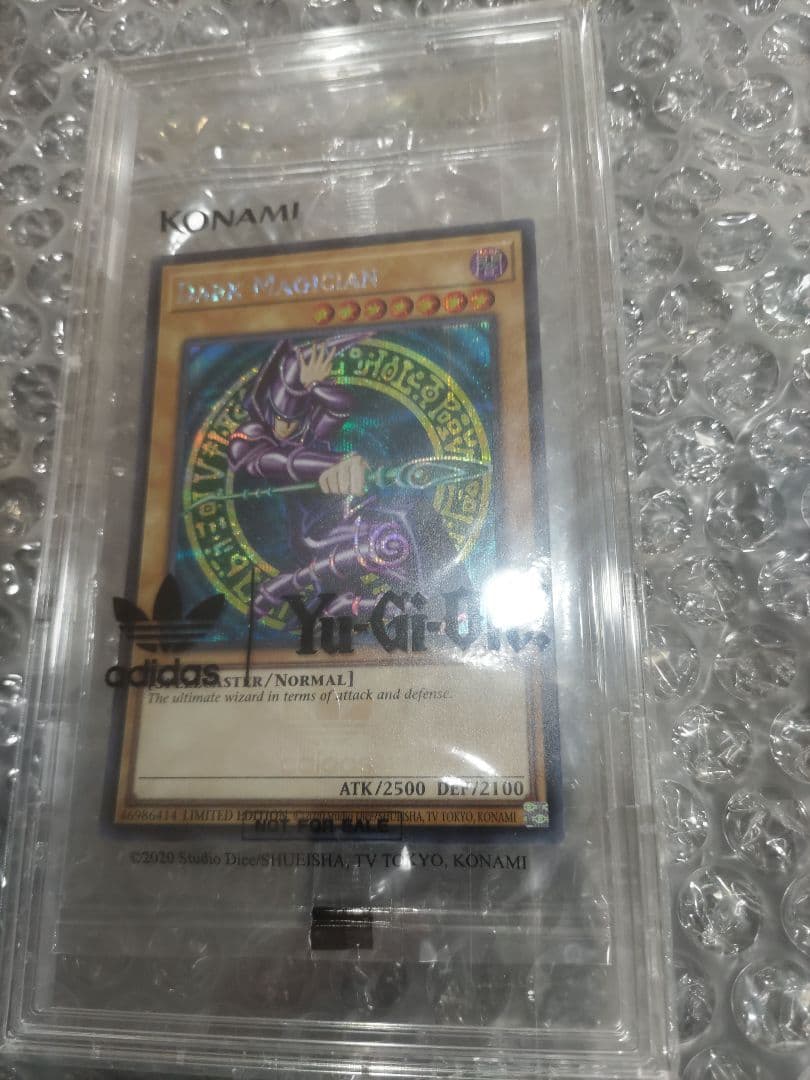 遊戯王　ブラック・マジシャン　英語版　シークレット　アディダス　未開封 遊戯王 英語版 ブラック・マジシャン 1枚の通販 えでぃー（359279391