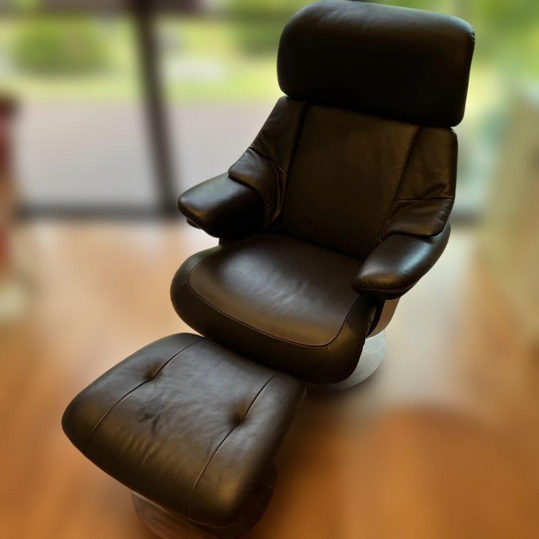 カリモク　レザー リクライニングチェア オットマン付き
