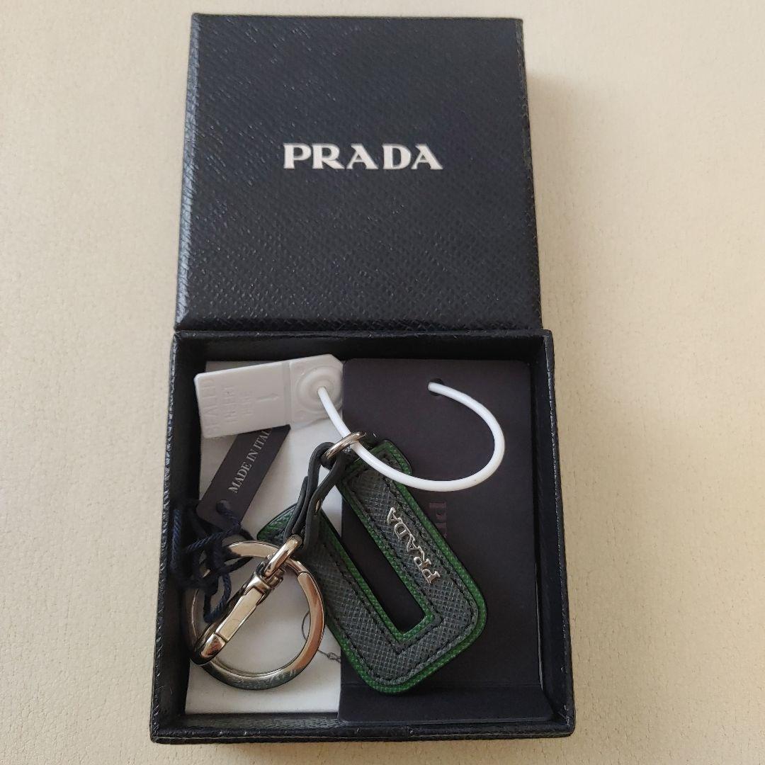 新品☆PRADA レザー キーホルダー 'U'最終お値下げ
