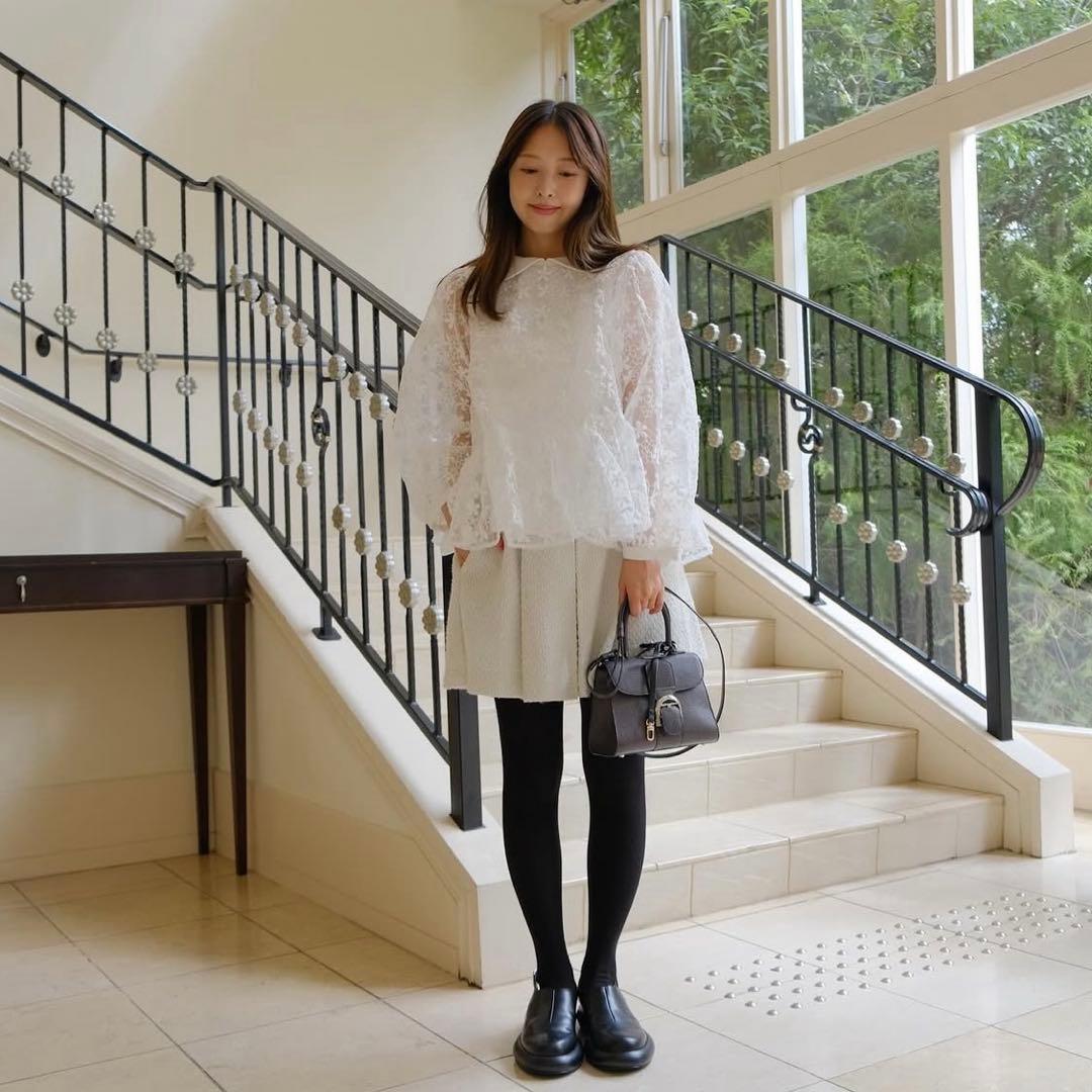 unminou アンミヌ フラワーレースカラーブラウス 完売品 - メルカリ