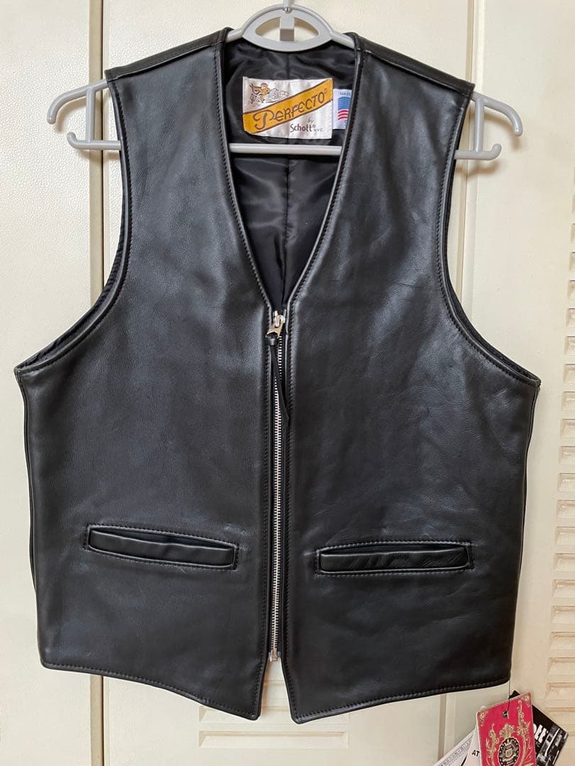 SCHOTT レザーベスト　タグ付き　サイズS 中古・古着通販】Schott (ショット) レザーベスト ブラック サイズ:S