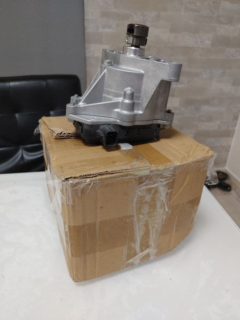 トヨタ 可変 2ZR 3ZR の バルブリフトコントローラー 状態:再生品 トヨタ ヴォクシー エンジン不調修理 バルブリフトコントローラー交換